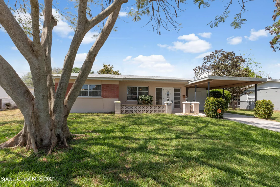 Photo of 584 Westminster Avenue