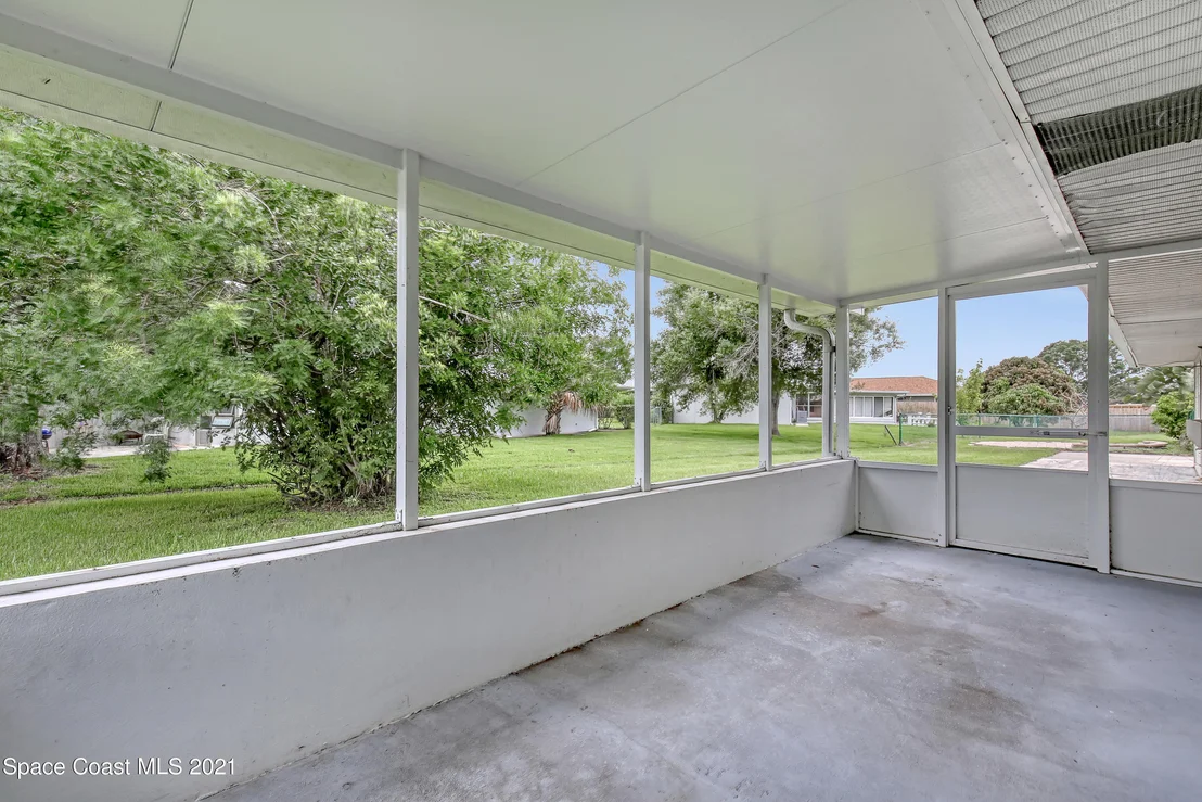 Photo of 652 Augusta Circle NE