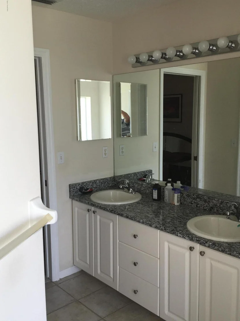 Photo of 4025 57th Terrace