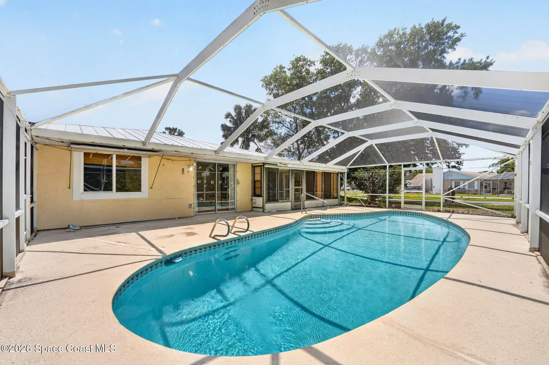 Photo of 1340 Mariposa Drive NE