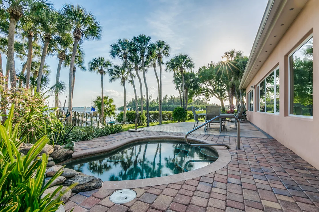 Photo of 290 Hammock Shore Drive