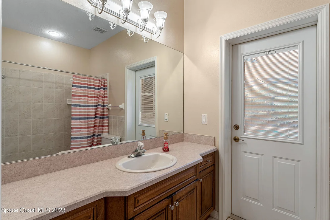 Photo of 927 Iron Bend Trail