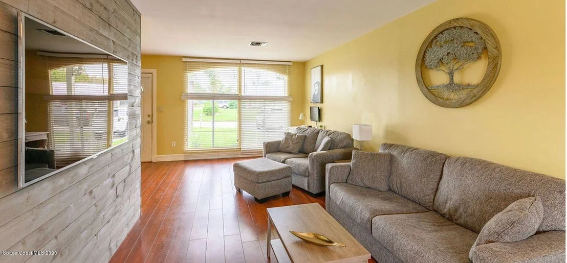 Photo of 981 NE Jersey Lane NE