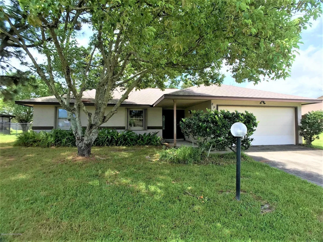 Photo of 696 Jupiter Boulevard NW