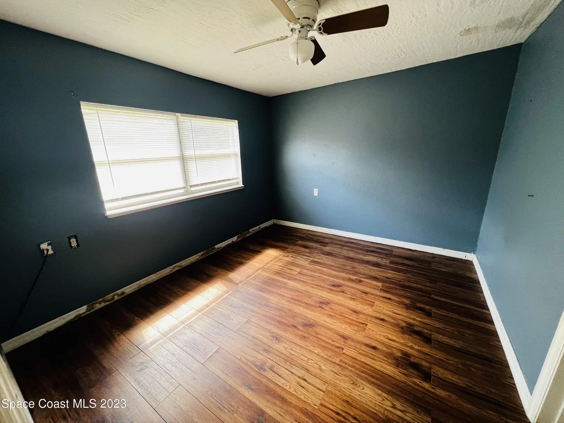 Photo of 305 Iris Street