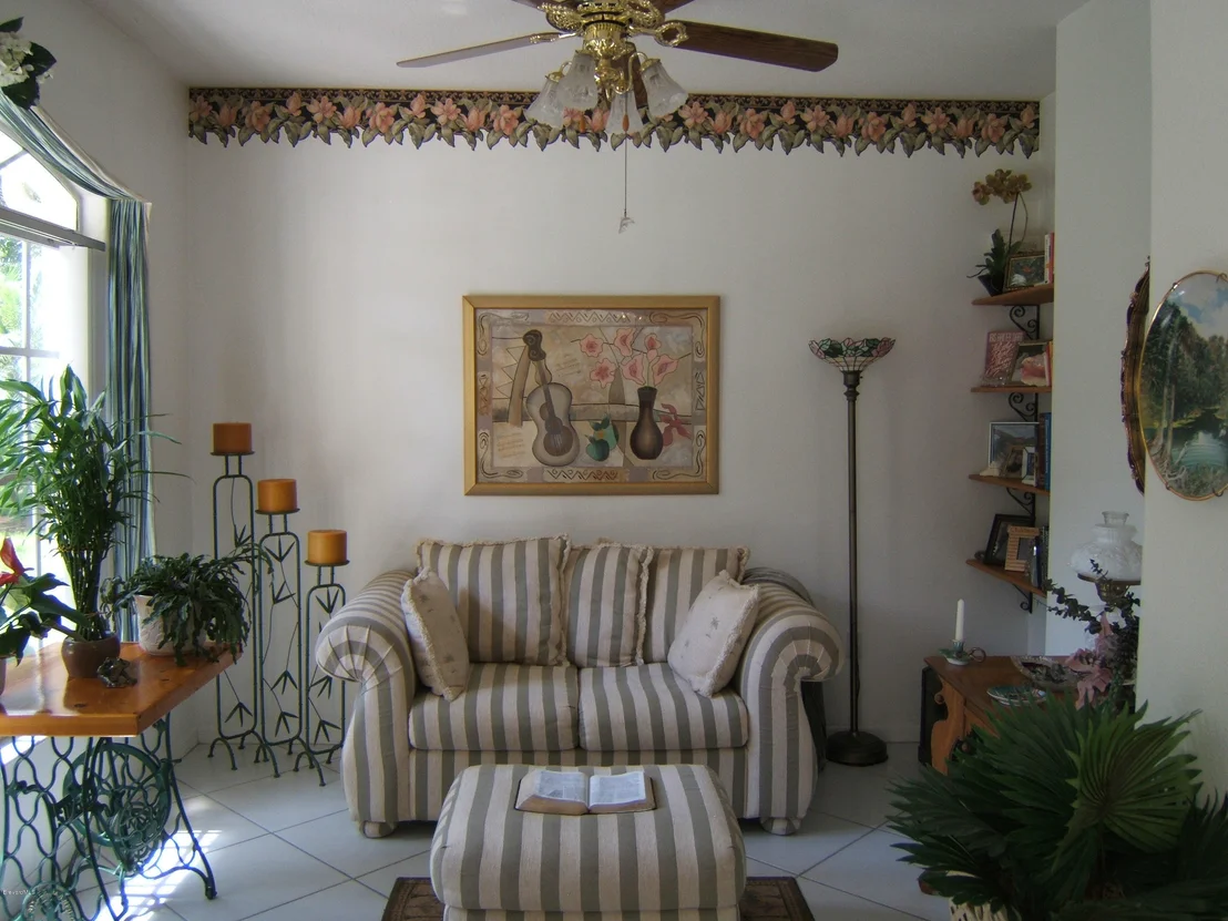 Photo of 7235 Carillon Avenue