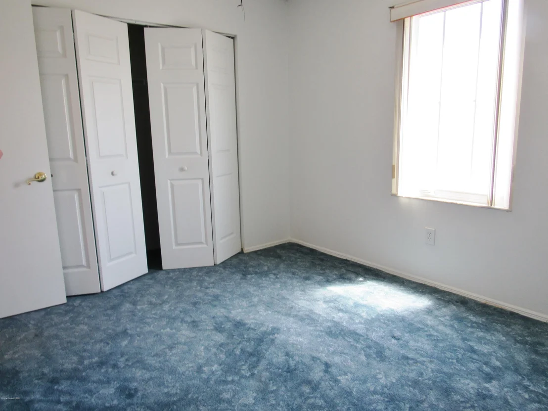 Photo of 1043 NE Goldenrod Circle NE