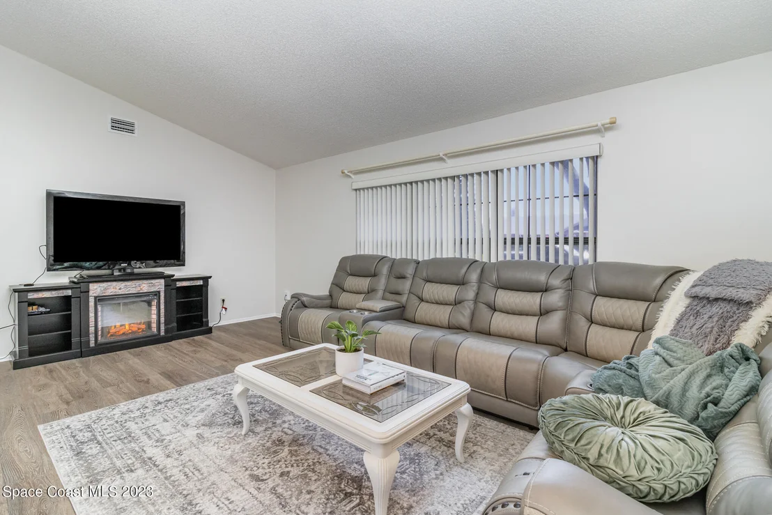 Photo of 2777 Nobility Avenue