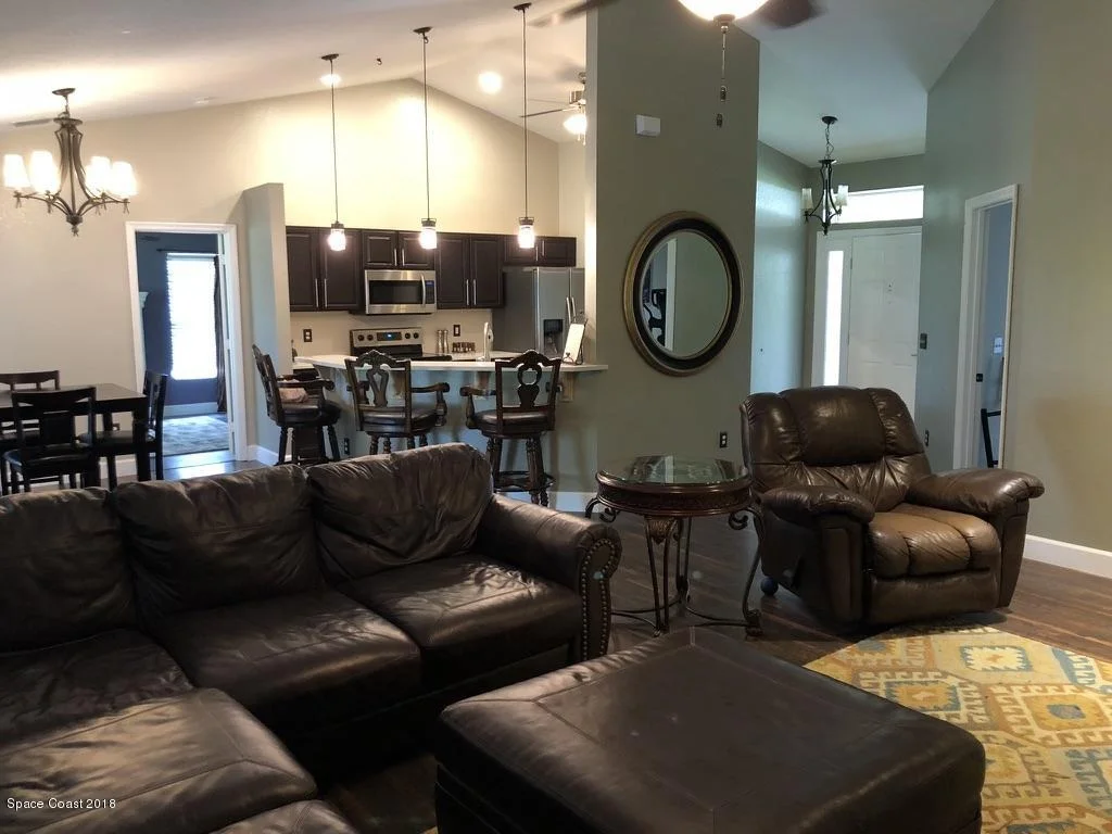 Photo of 941 Hollister Drive