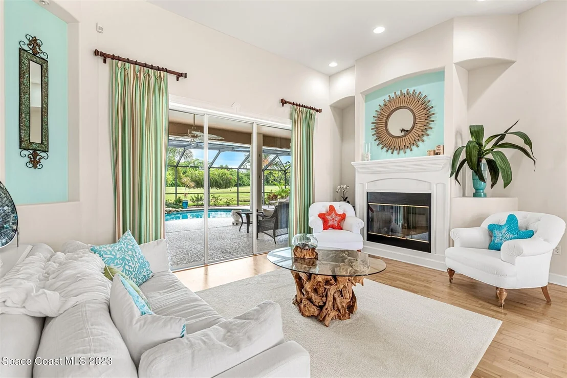 Photo of 915 Chatsworth Drive
