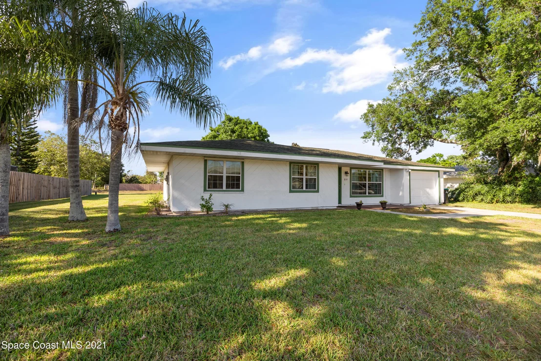 Photo of 859 Riviera Drive NE