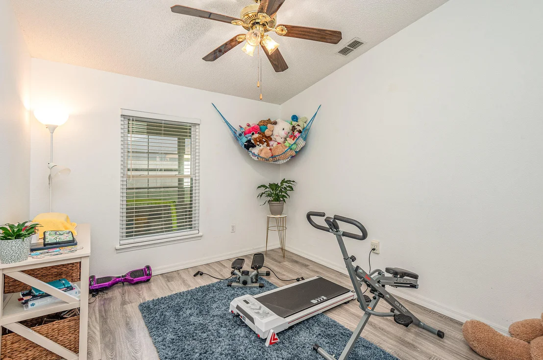 Photo of 1167 White Oak Circle