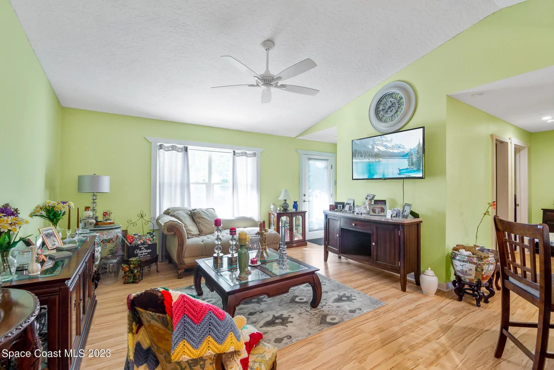 Photo of 655 Airoso Road SE