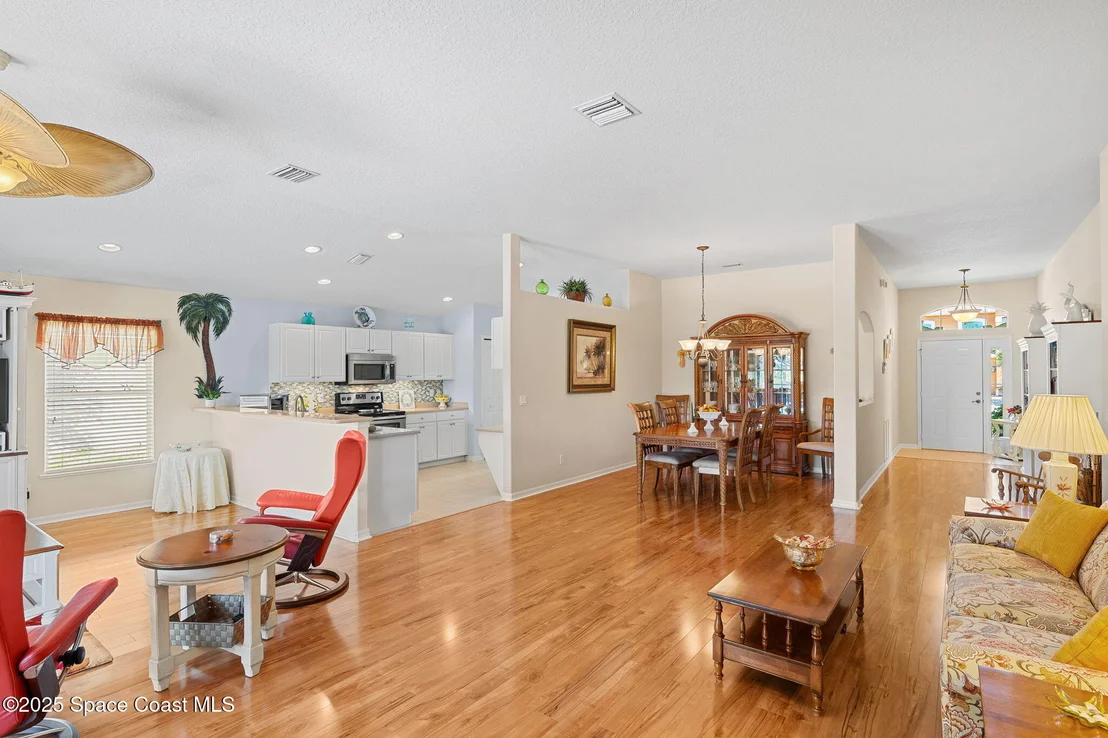 Photo of 833 Tavernier Circle NE