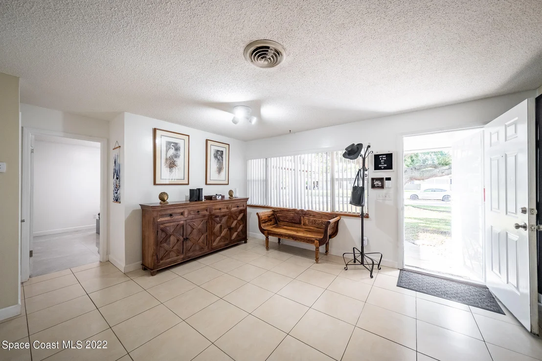 Photo of 982 Cardon Drive