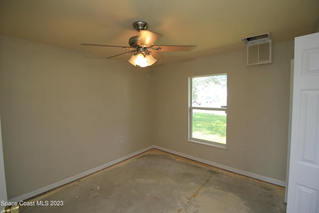 Photo of 492 Eldron Boulevard NE