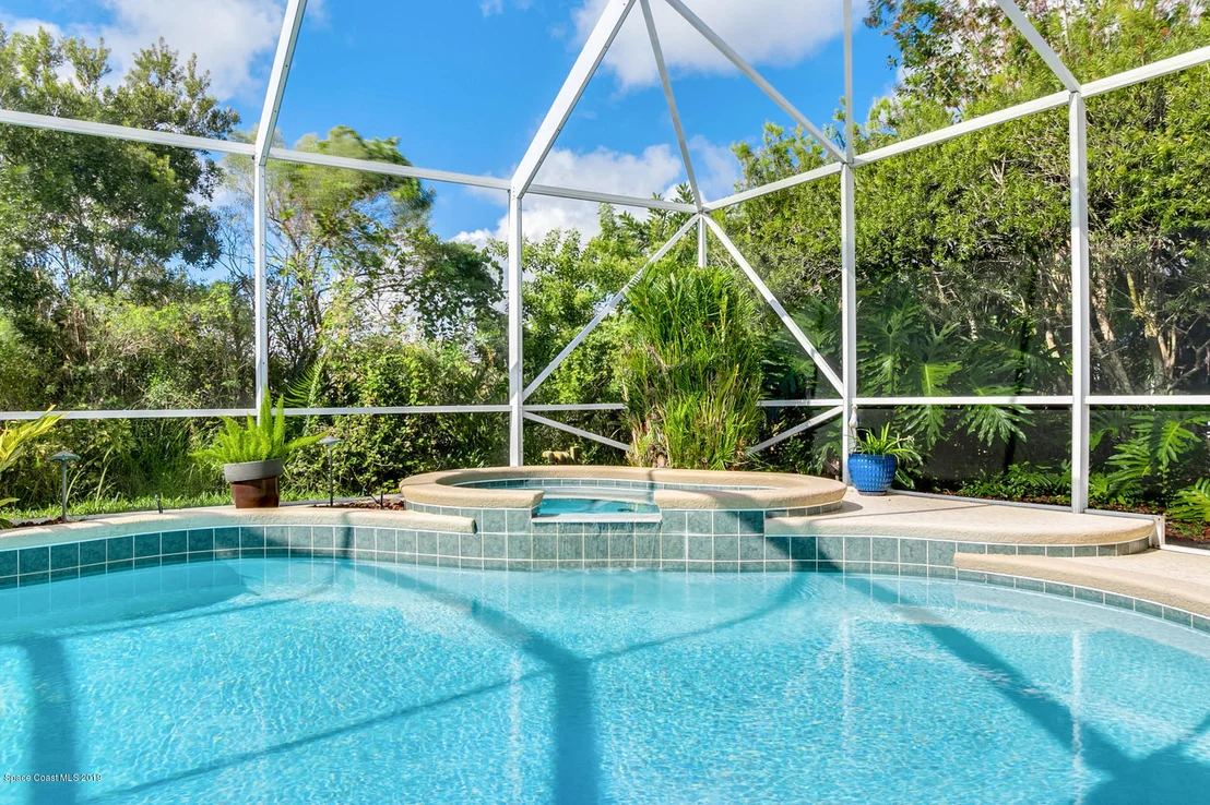 Photo of 824 Chatsworth Drive