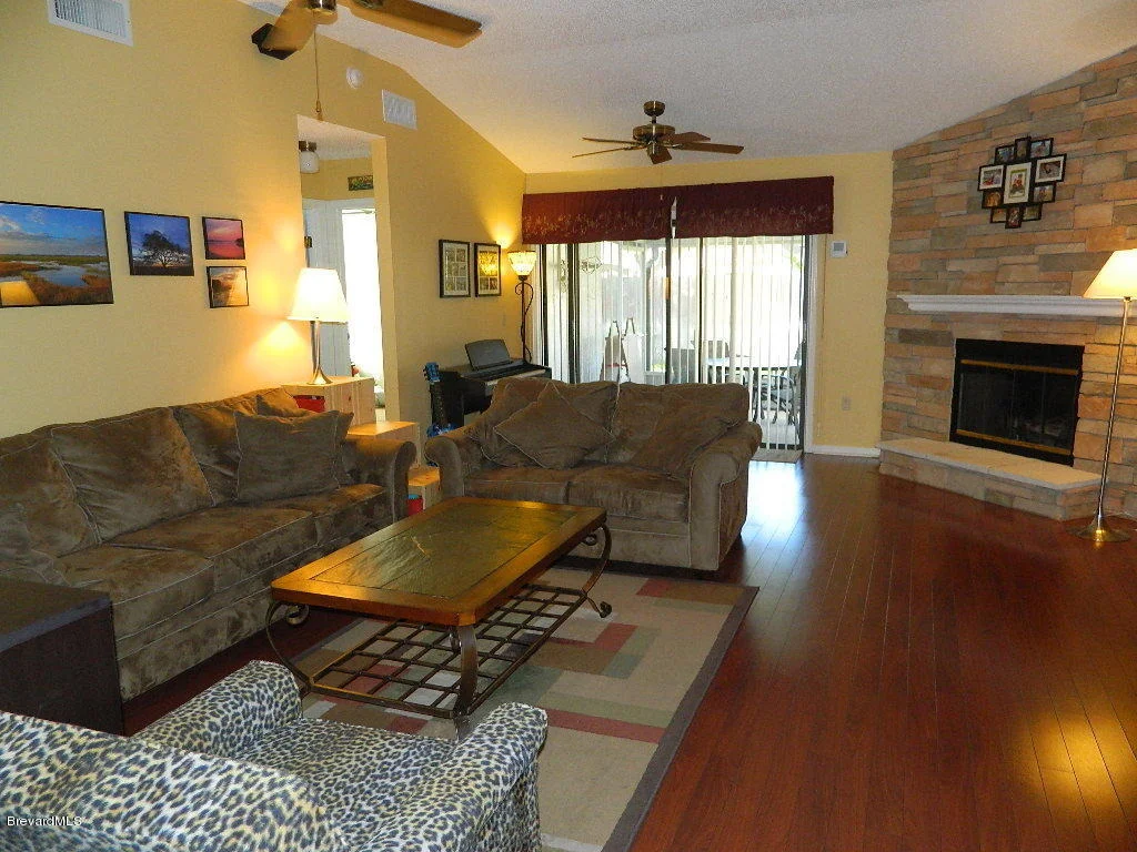 Photo of 1242 Walnut Grove Way