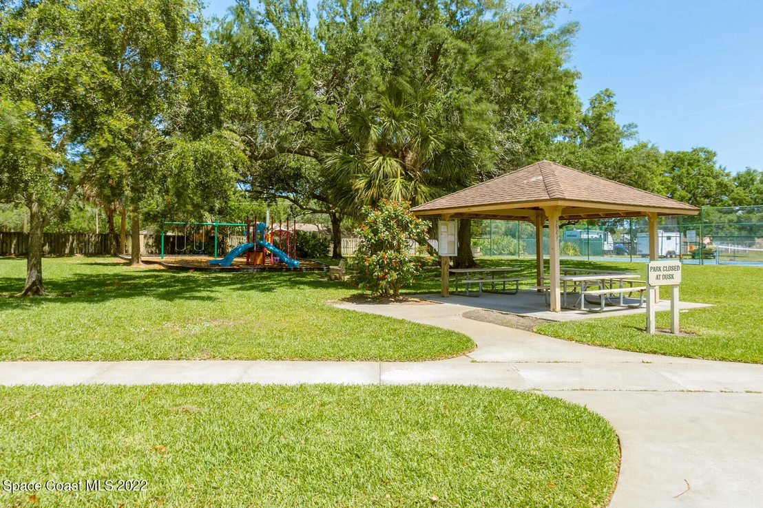 Photo of 925 Whisperoak Drive