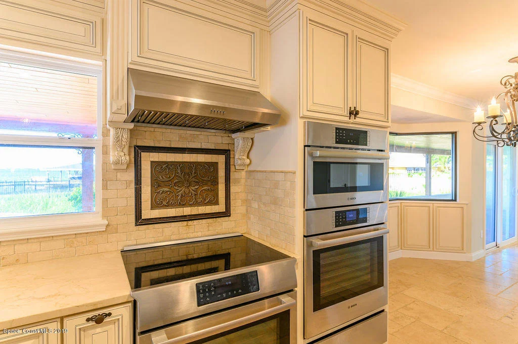 Photo of 3300 N Riverside Drive N