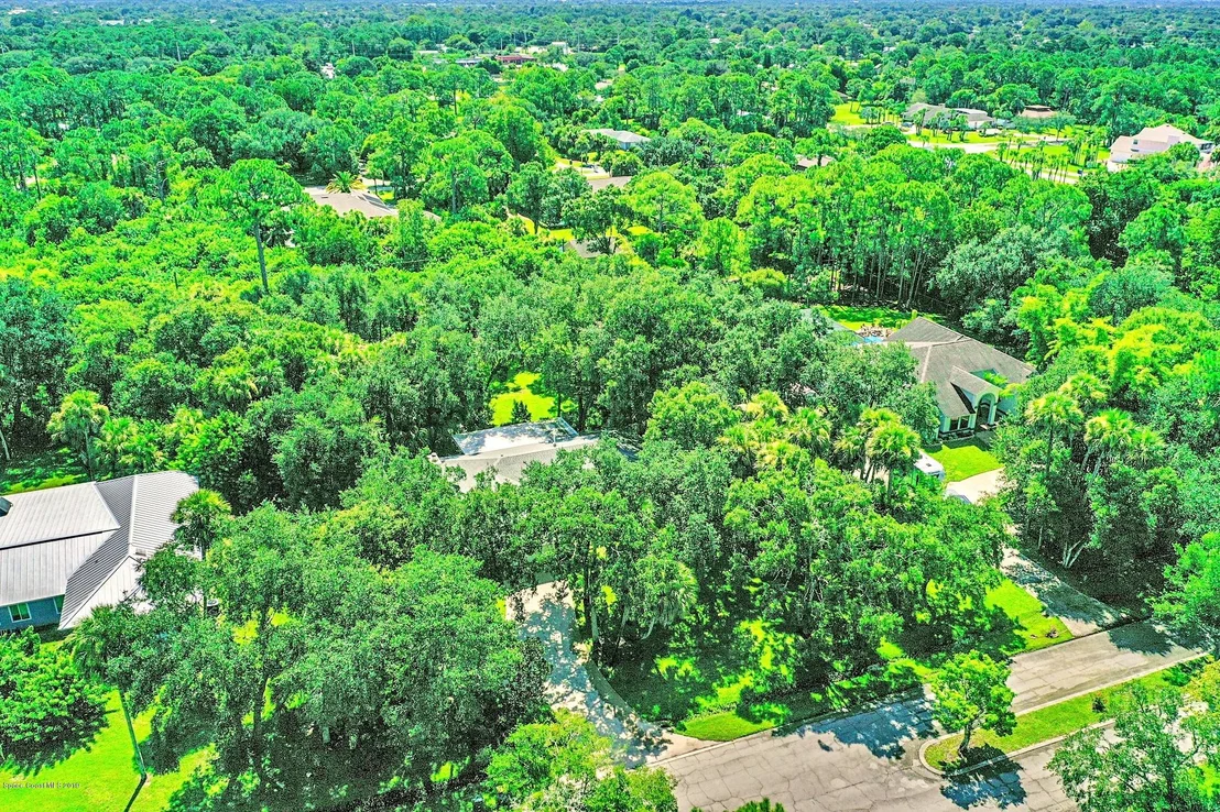 Photo of 1808 Live Oak Drive N