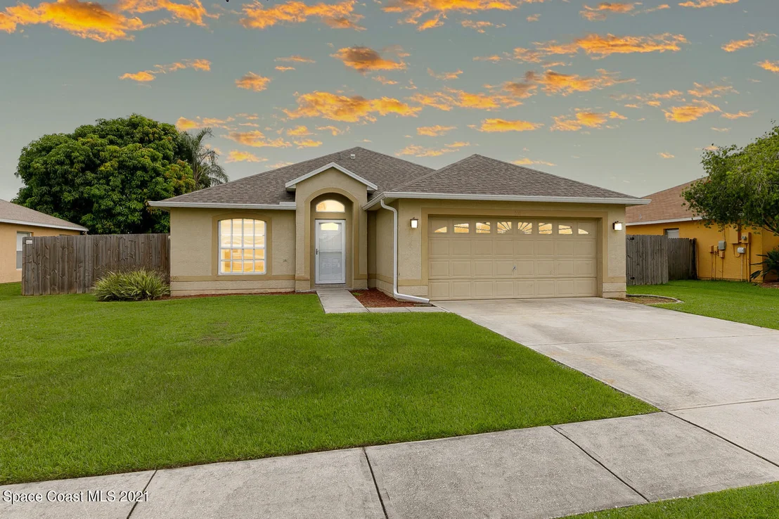 Photo of 1011 Sabal Grove Drive