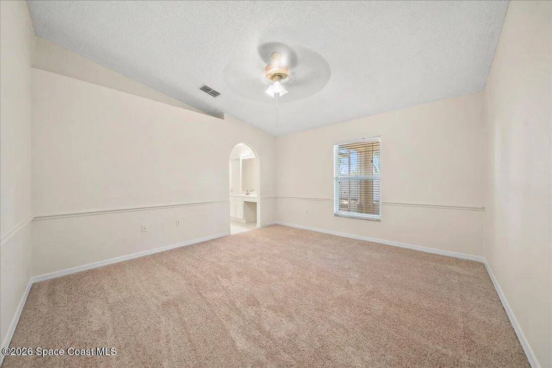 Photo of 1281 White Oak Circle