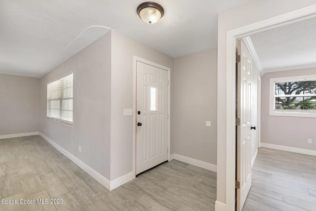 Photo of 947 Bluewater Drive
