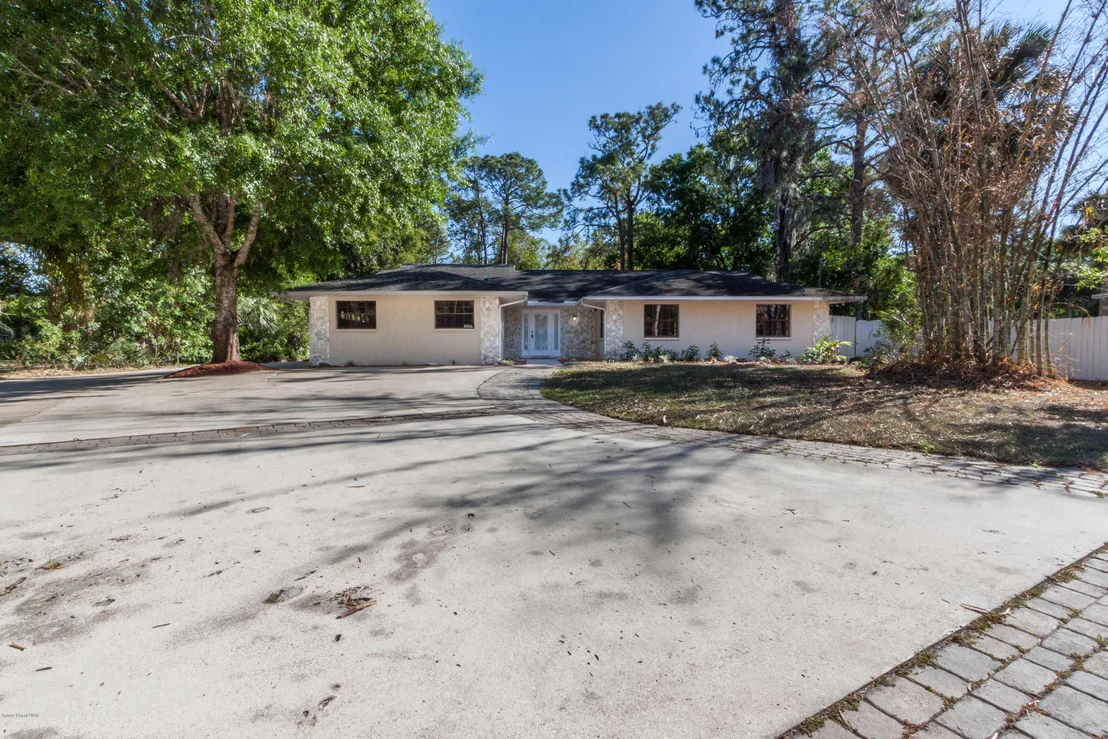 Photo of 8583 Sheridan Road