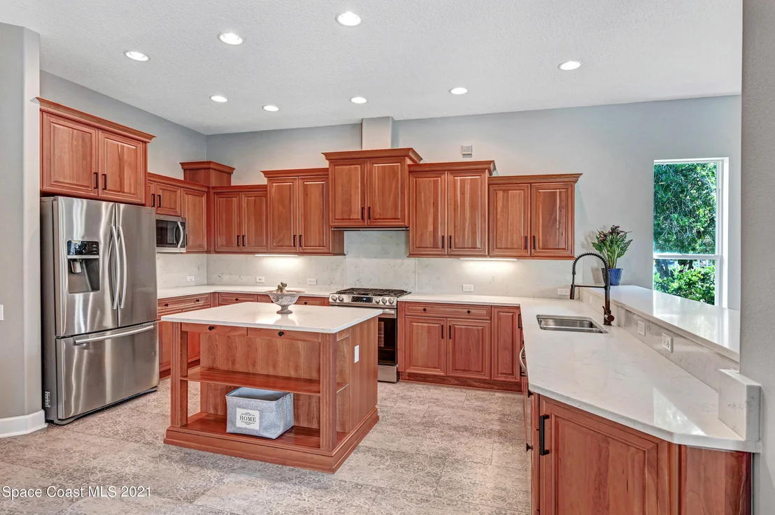 Photo of 882 Oak Park Drive