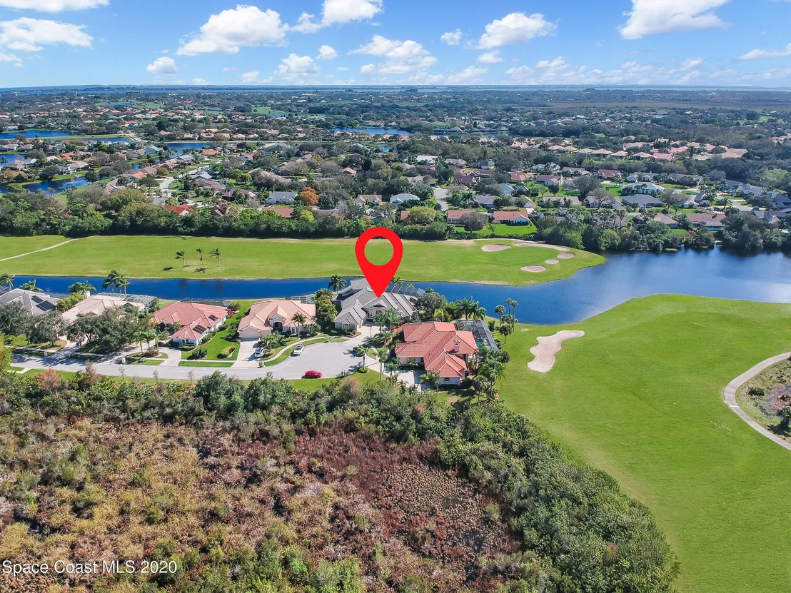 Photo of 975 Chatsworth Drive