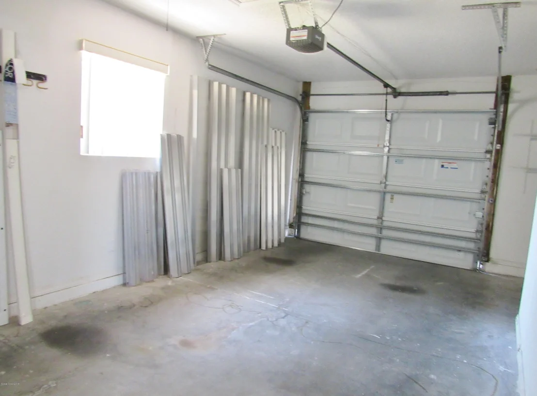 Photo of 1043 NE Goldenrod Circle NE