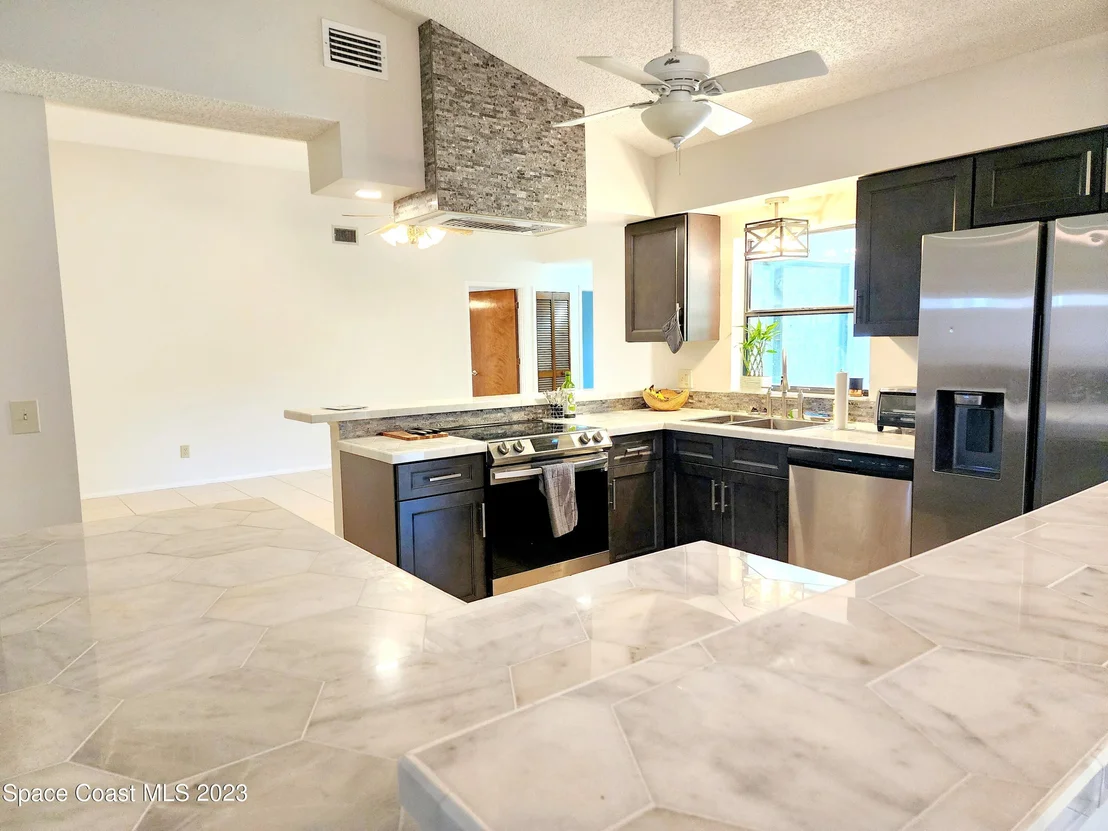 Photo of 2777 Nobility Avenue