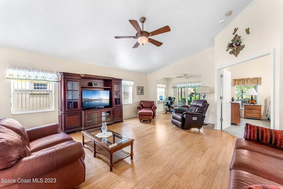 Photo of 1027 Pine Creek Circle NE