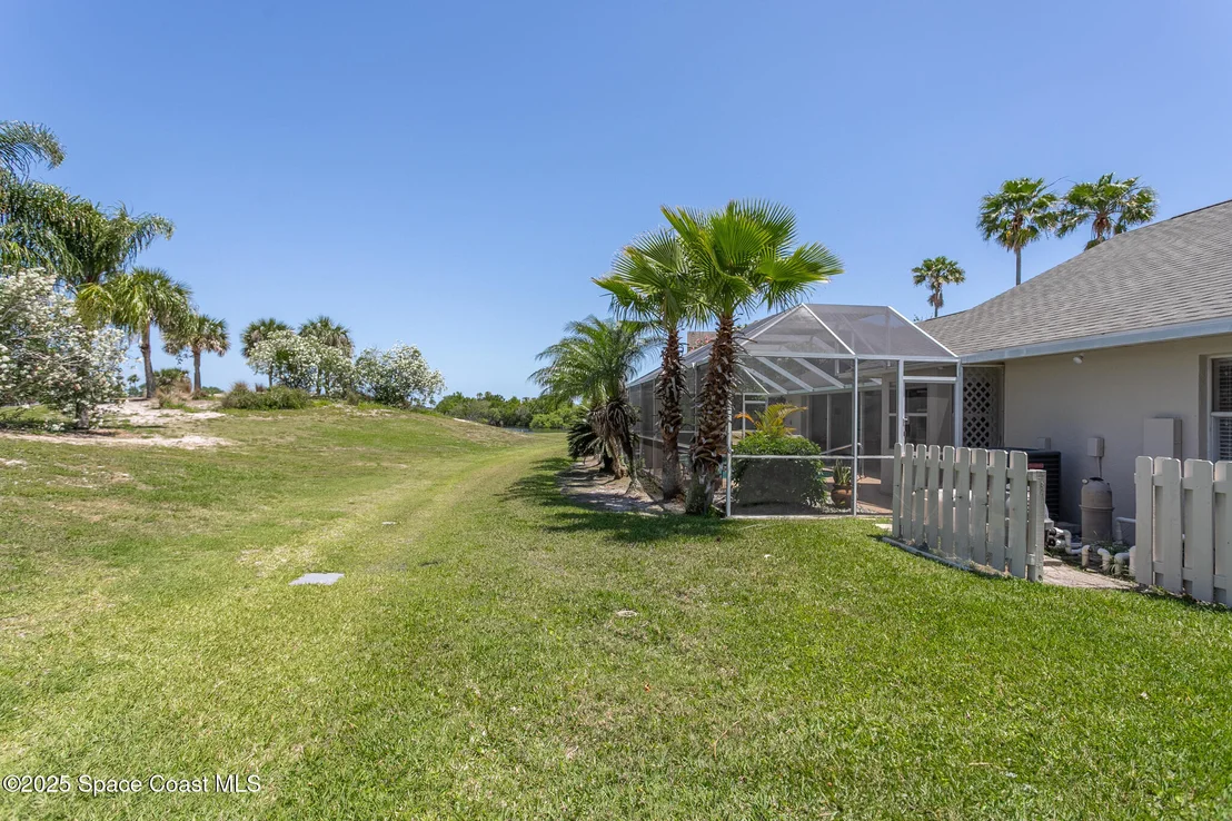 Photo of 2386 Golf Vista Boulevard