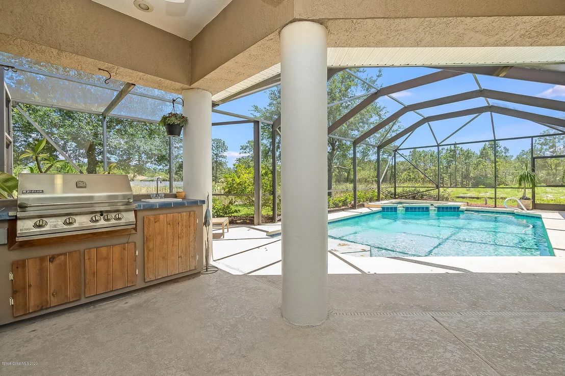 Photo of 2167 Windbrook Drive SE