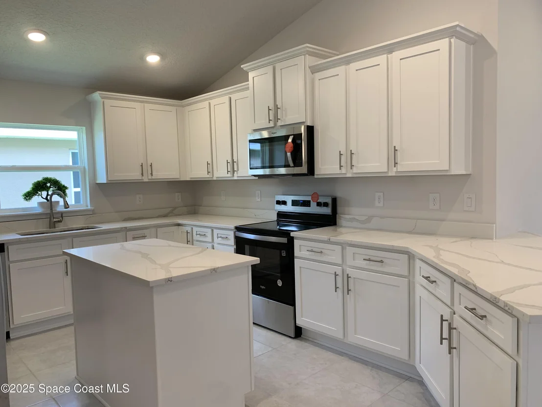 Photo of 1095 Kylar Drive NW