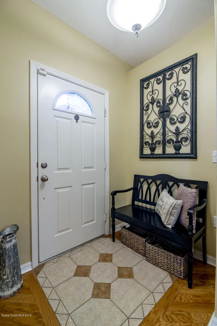 Photo of 1174 White Oak Circle