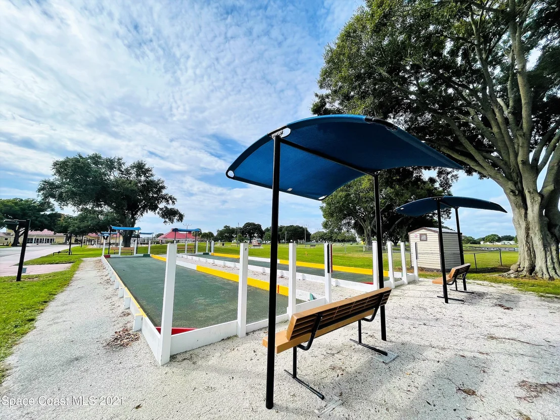 Photo of 735 Barefoot Boulevard