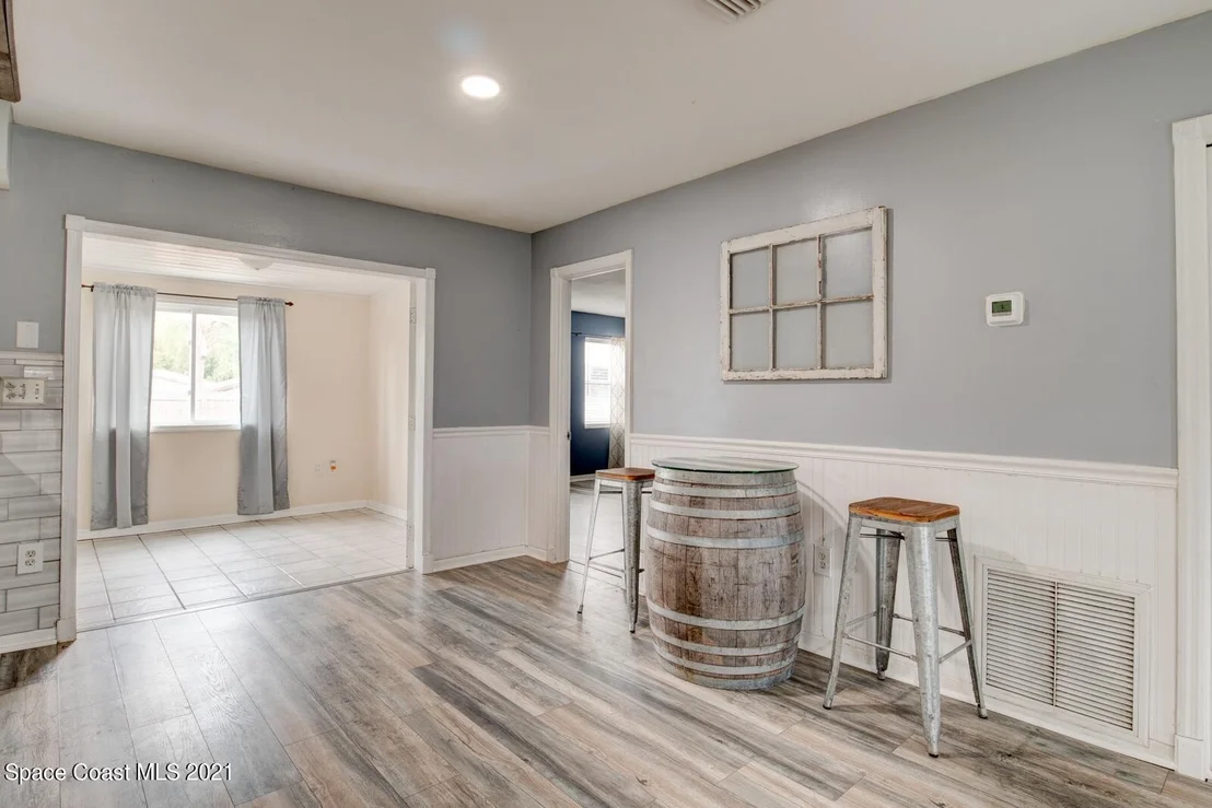 Photo of 6039 Apple Avenue
