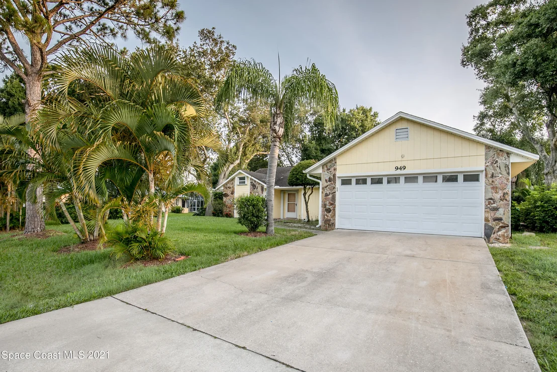Photo of 949 Streamlet Ave Avenue