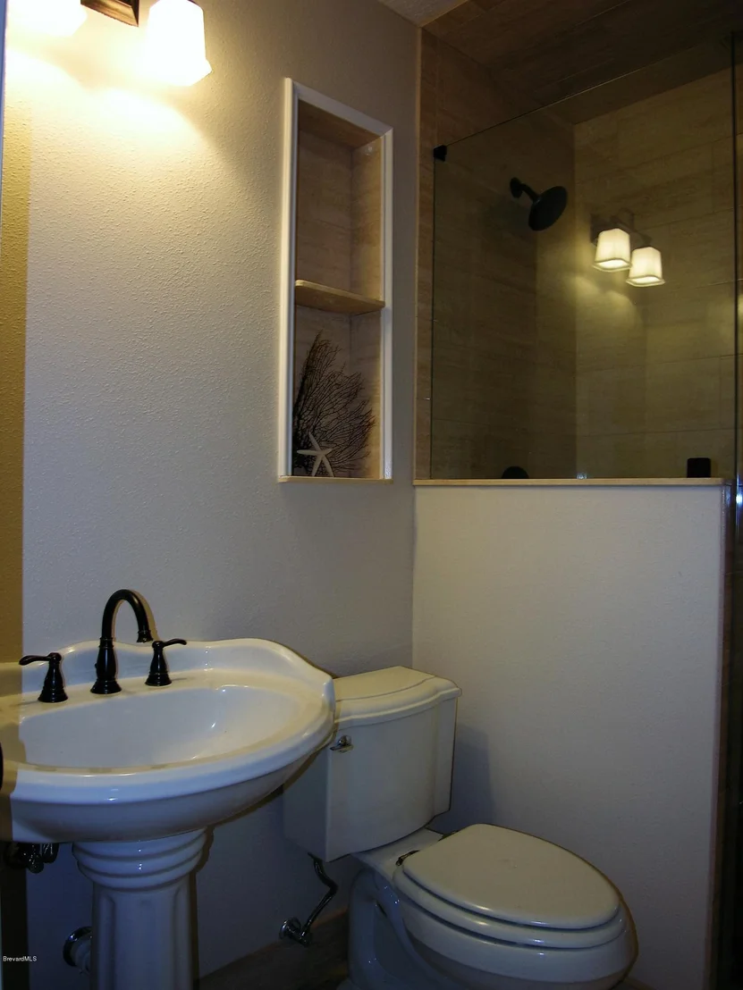 Photo of 736 Aurora Road