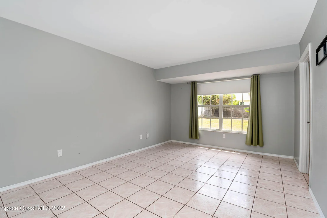 Photo of 1081 Mariposa Drive NE