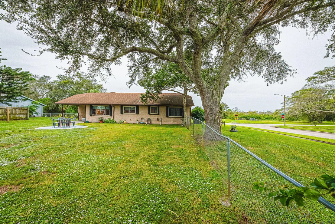 Photo of 997 Cadillac Drive NE