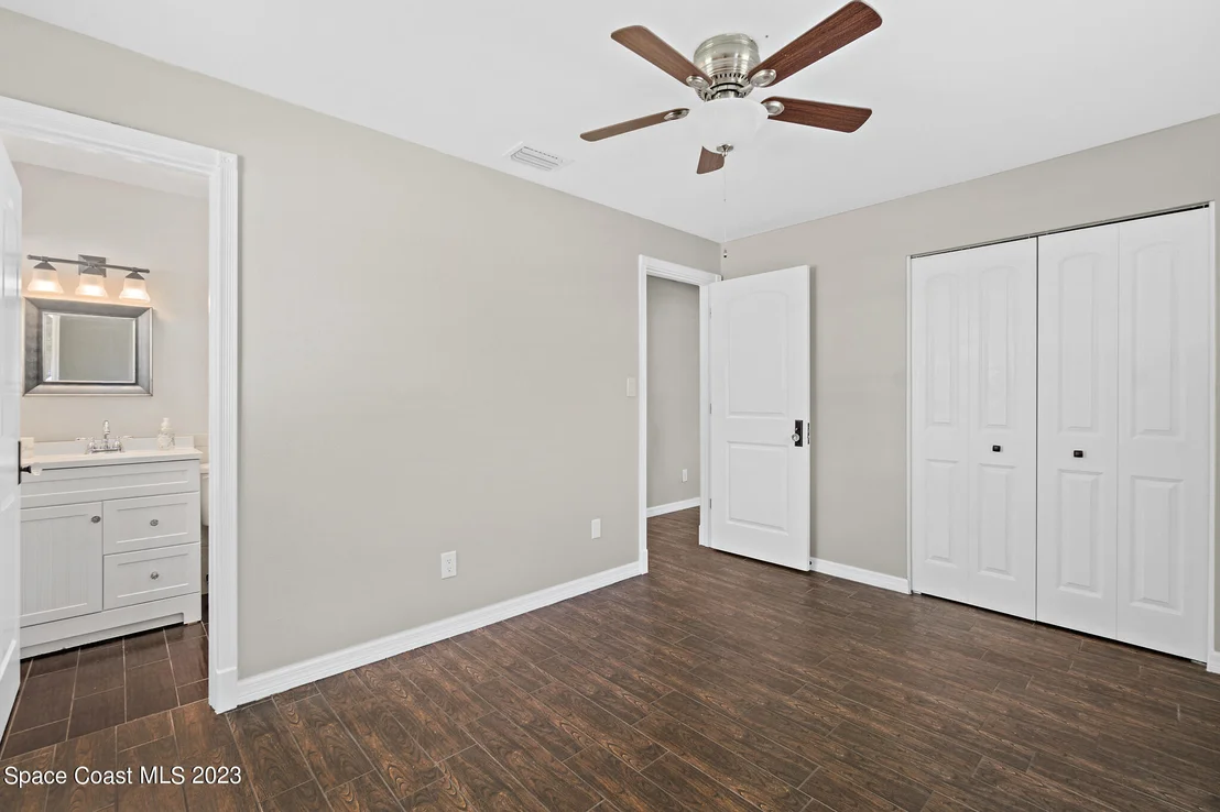 Photo of 964 Kings Post Road