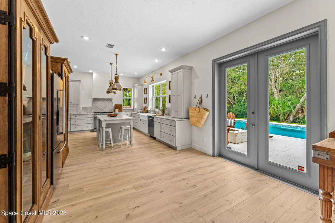 Photo of 5595 Willoughby Drive