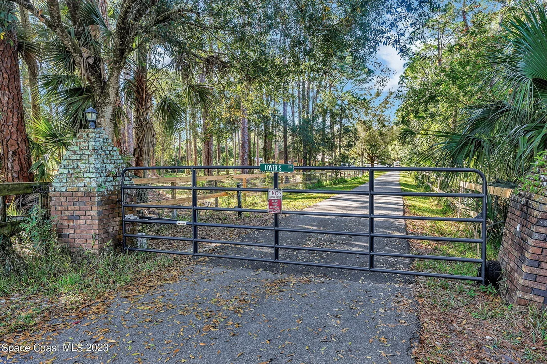 Photo of 2281 Friday Road
