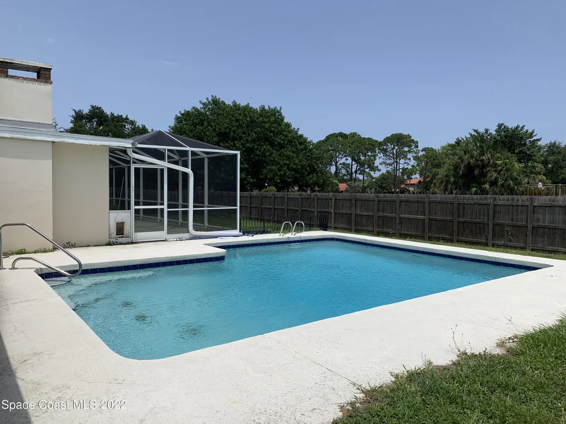Photo of 799 Pebble Beach Avenue NE