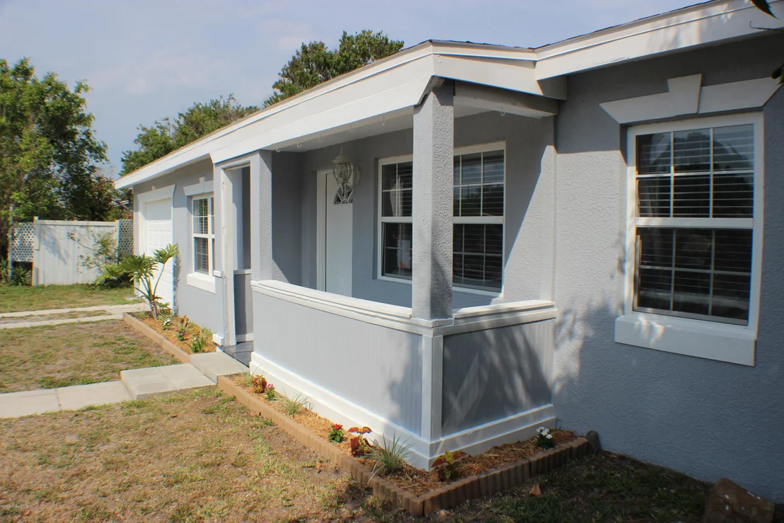 Photo of 1042 Cabot Drive NE