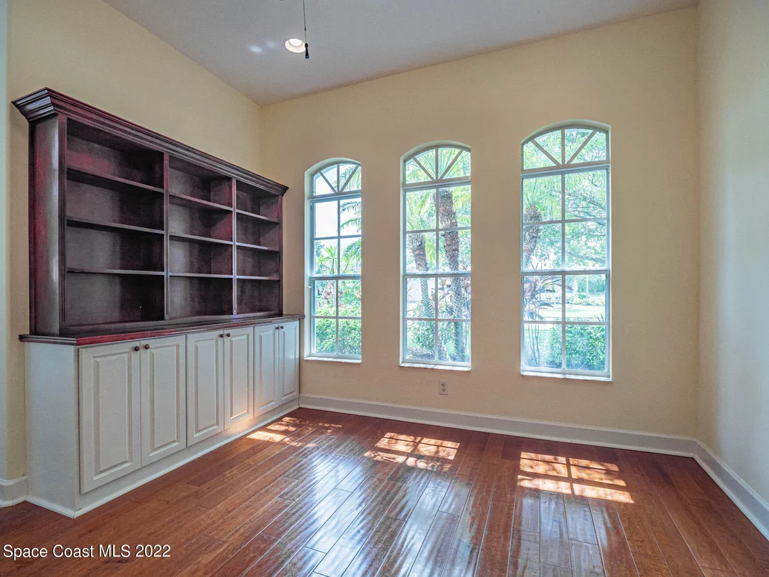 Photo of 585 Caroline Drive